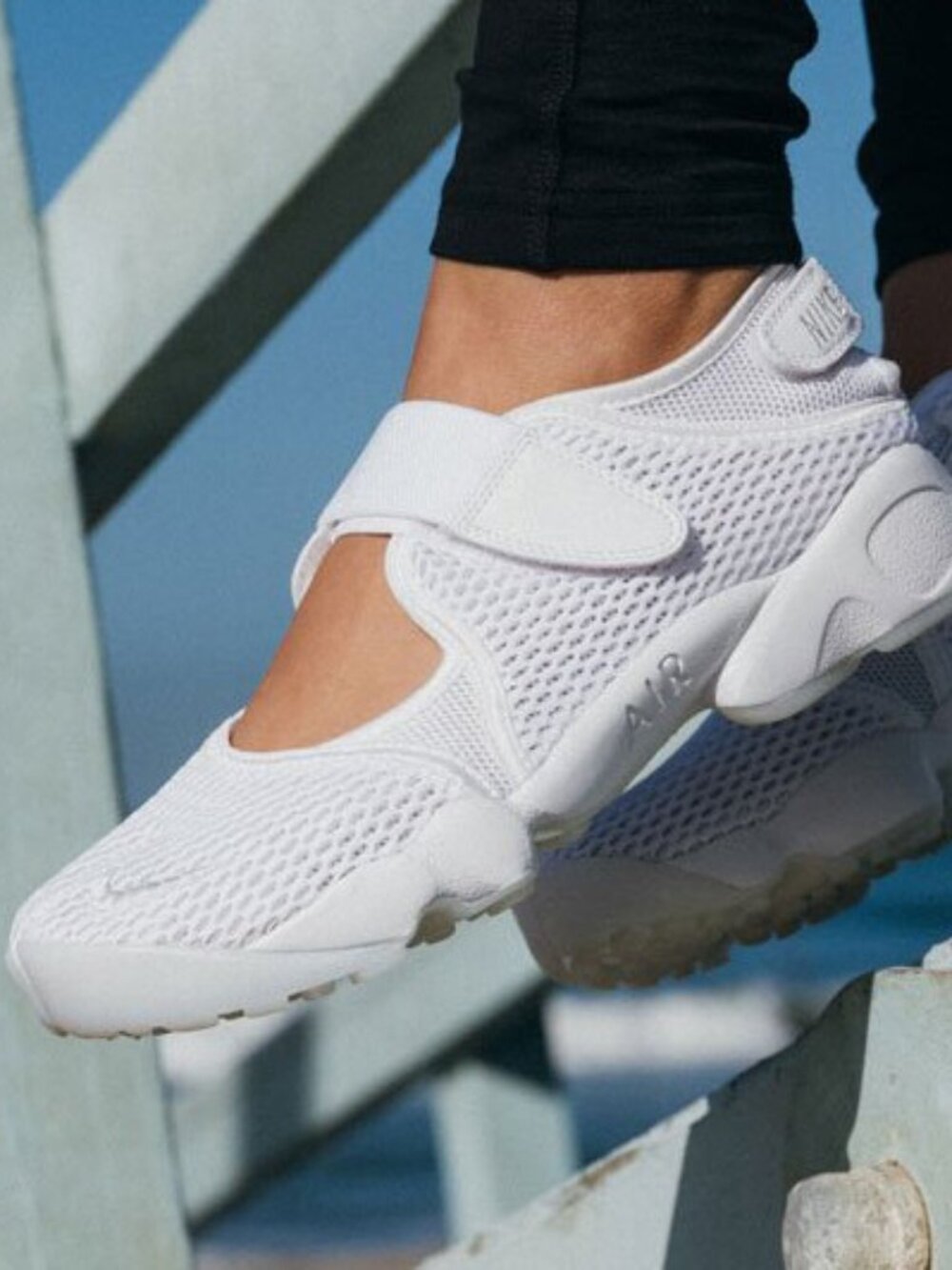 Nike Air Rift Breathe Women's White Pure Platinum Split Toe Sneakers Size US 6